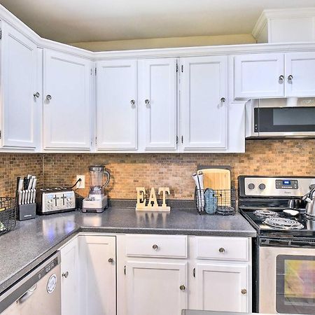 Charming Hampton Home With Yard 2 Mi To Beach! Экстерьер фото