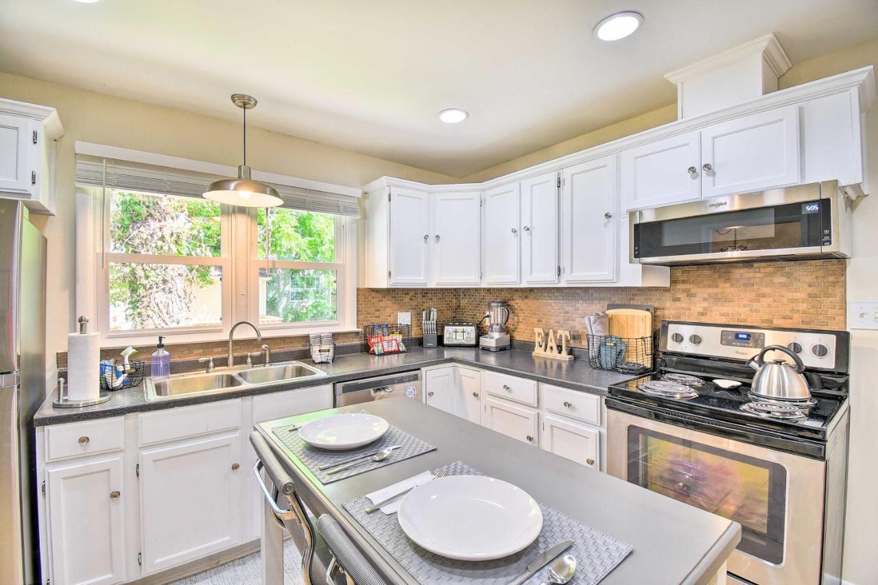 Charming Hampton Home With Yard 2 Mi To Beach! Экстерьер фото