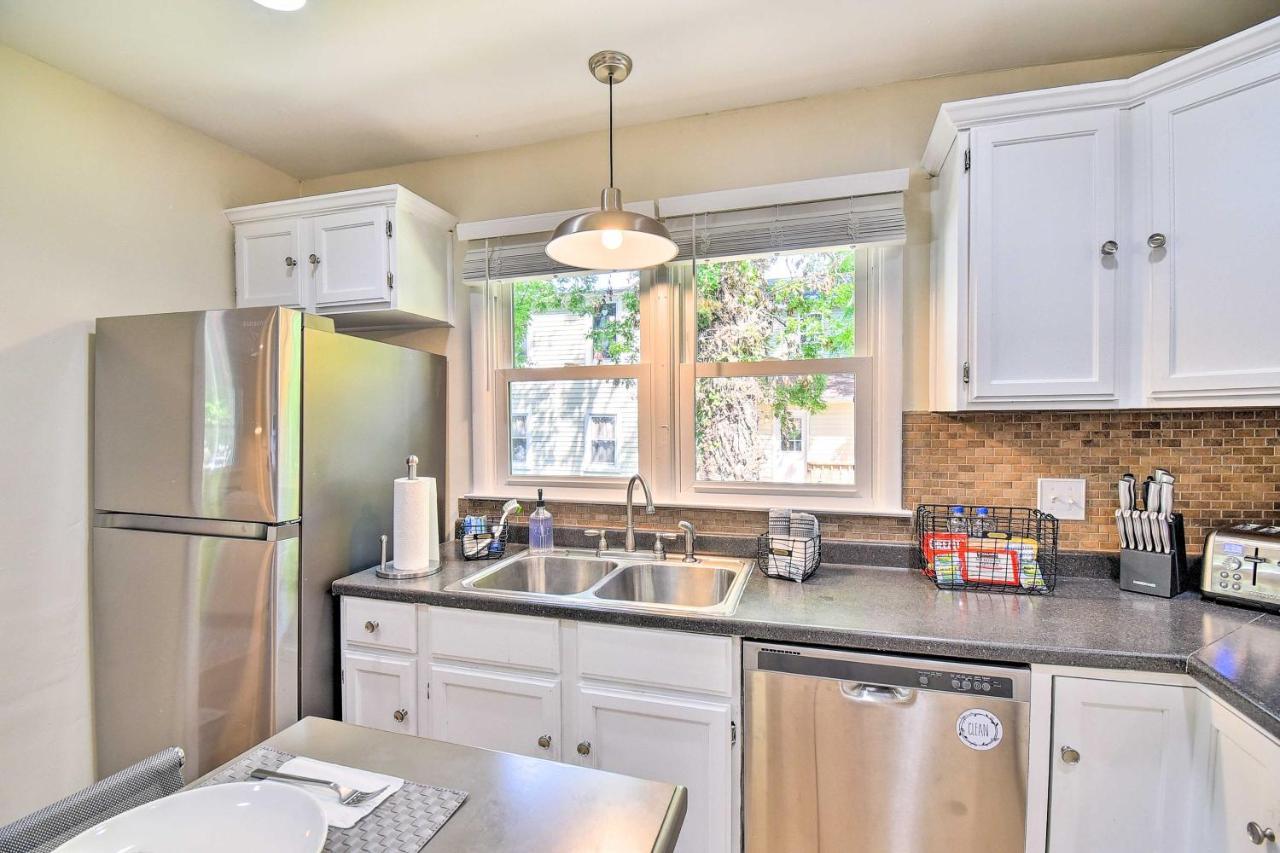 Charming Hampton Home With Yard 2 Mi To Beach! Экстерьер фото